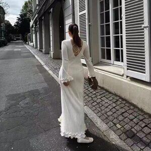 Solid color round-neck long-sleeved fitted black ear-trimmed dress for women in